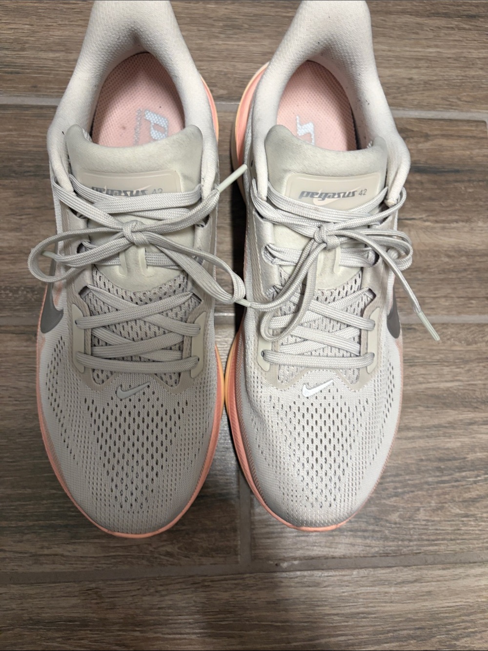 Nike Women’s Pegasus Running Shoes - Light Gray with Pink Trim